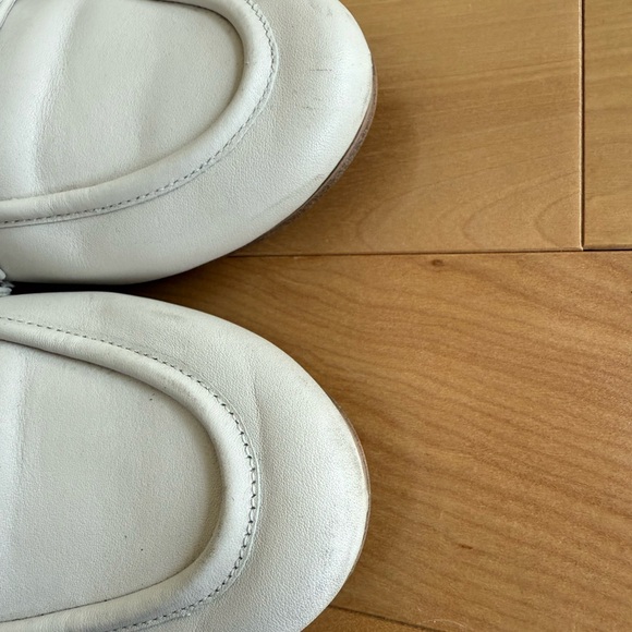 ALDO 6.5 CREAM WHITE AND GOLD LEATHER FLATS SLIP-ON LOAFERS - Picture 5 of 5